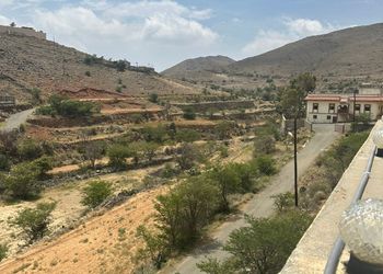 بيت بغرف نوم ومجالس 