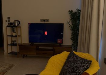 استديو بسرير ماستر وجلسة جانبية 