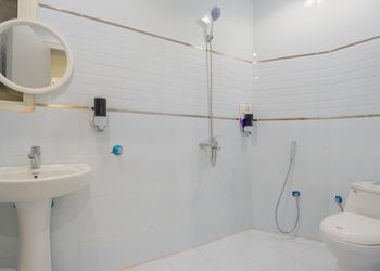 استديو بأثاث مريح وبسيط 
