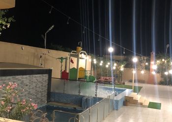 شاليه بمسبح وألعاب مائية