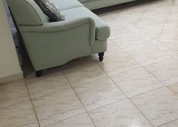 شقة بغرفتين نوم وصالة ومجلس