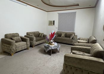 شقة بغرف نوم وصالة ومجلس 