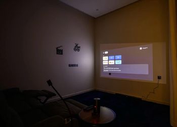 شقة بغرفتين نوم وصالة و سينما