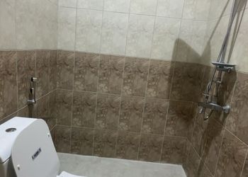 شقة هادئه بصالة وغرفتين نوم 