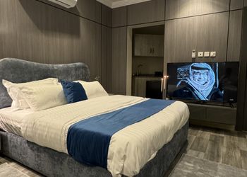 استديو بسرير ماستر وجلسة 