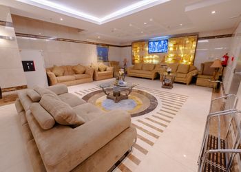 استديو بأثاث مريح وبسيط 