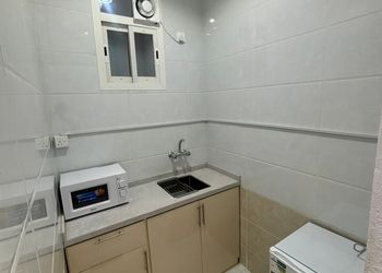 شقة بغرفة معيشة وغرفة نوم 