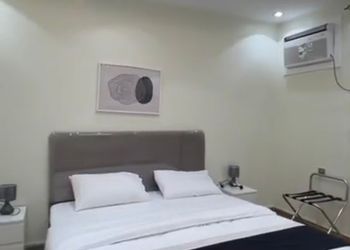 شقة بغرفة جلوس وغرفتين نوم 