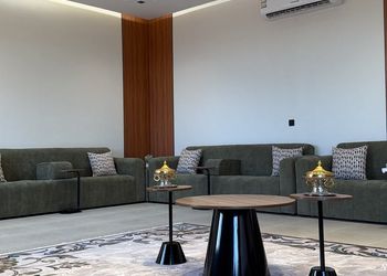 استراحة بمجالس واسعة وفناء خارجي