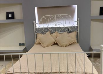 شاليه بسطح اخضر وصالة جلوس