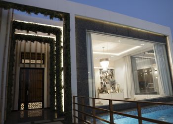 شاليه بجلسة مطله على الحديقه 