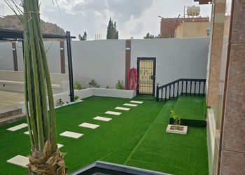 استراحة بمجالس واسعة وفناء خارجي