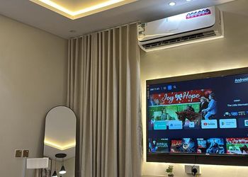 استديو بأثاث مريح وبسيط 