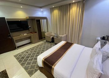 استديو بسرير ماستر وأثاث مريح 