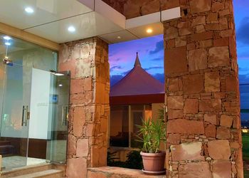 مزرعة بألعاب أطفال وملعب 