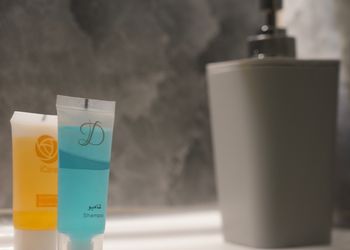استديو بأثاث مريح وبسيط 