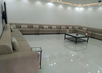استراحة بمسطح اخضر وجلسة خارجية