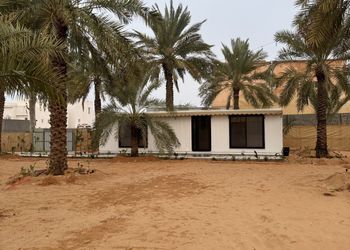 مزرعة بمناظر خلابة وجلسات خارجية 