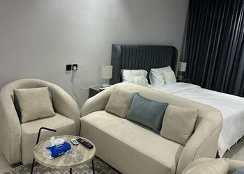 استديو هادئ بدخول ذاتي 