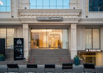 شقة بغرفة معيشة وغرفتين نوم 