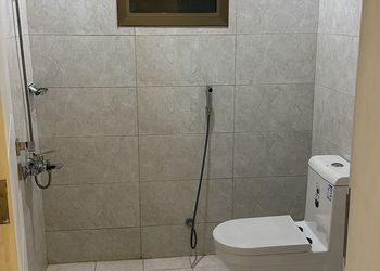 استديو بأثاث مريح وبسيط 