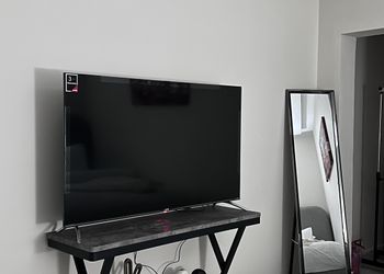 استديو بأثاث مريح وبسيط 