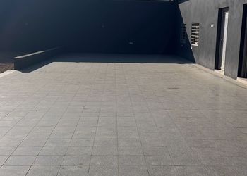 استراحة بمجلس وفناء خارجي 