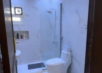شقة بصالة مريحة وغرفتين نوم 