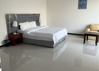شاليه بألعاب مائية ومسطح اخضر