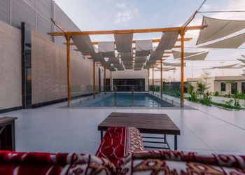 استراحة بمسطح اخضر وصالة انيقه
