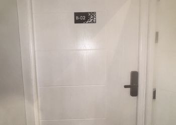 استديو بسرير ماستر وجلسة جانبية 