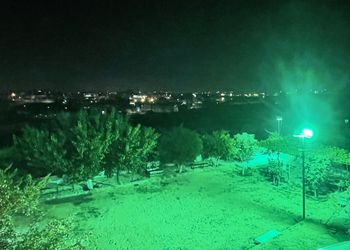 استراحة بجلسة مطلة على المزرعة 