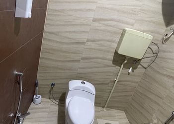 شقة بغرفة جلوس وغرفتين نوم 