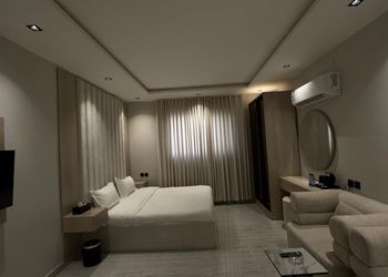 شقة بسرير ماستر بتصميم انيق 