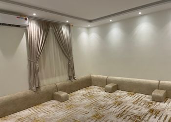 شاليه بمسطح اخضر وجلسة خارجية