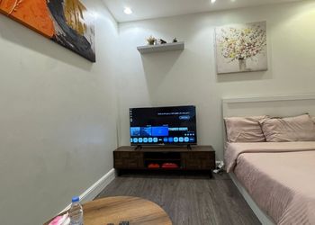 استديو بسرير ماستر وجلسة مريحة 