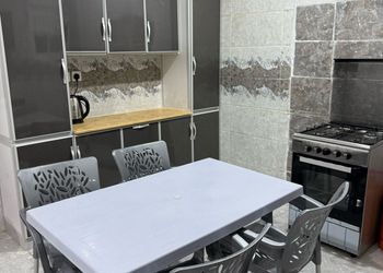 شقة بغرفة جلوس وغرفتين نوم 