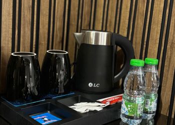 استديو بأثاث مريح وبسيط 