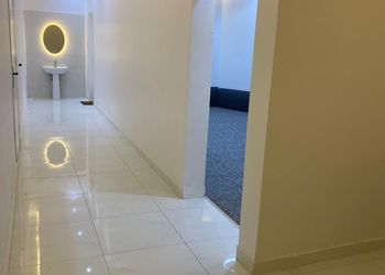 شاليه بمسطح اخضر ومسبح 