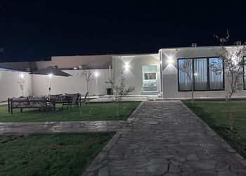 استراحة بمسطحات خضراء