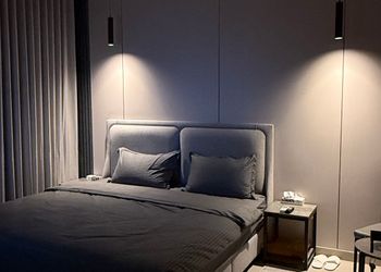 استديو بسرير ماستر وأثاث مريح 