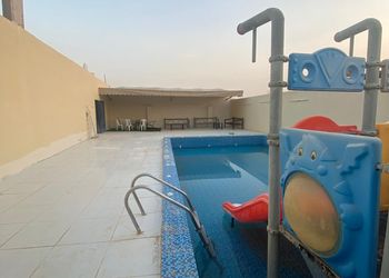 شاليه بمسبح وألعاب مائية