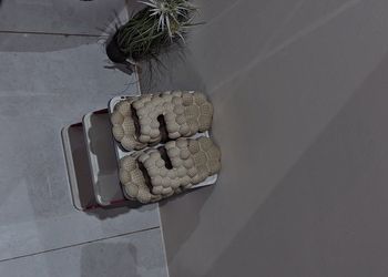 غرفة بسرير ماستر
