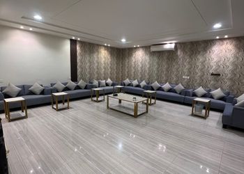 شاليه بمسبح ومسطح اخضر