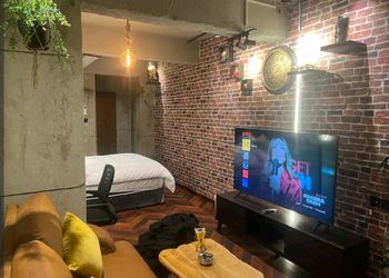 استديو بأثاث مريح ودخول ذاتي
