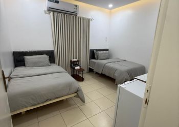 استديو بأثاث مريح وبسيط 