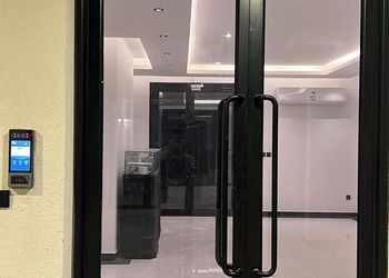 شقة بصالة مريحة وغرفتين نوم 
