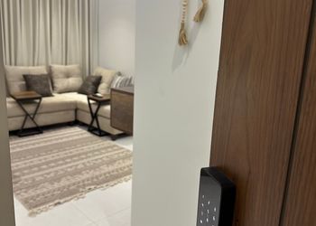 استديو بتصميم عصري ودخول ذاتي 