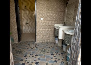 استراحة بمسطح اخضر و العاب اطفال