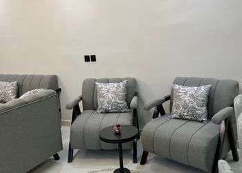 شاليه بمسبح خارجي وجلسة خارجية